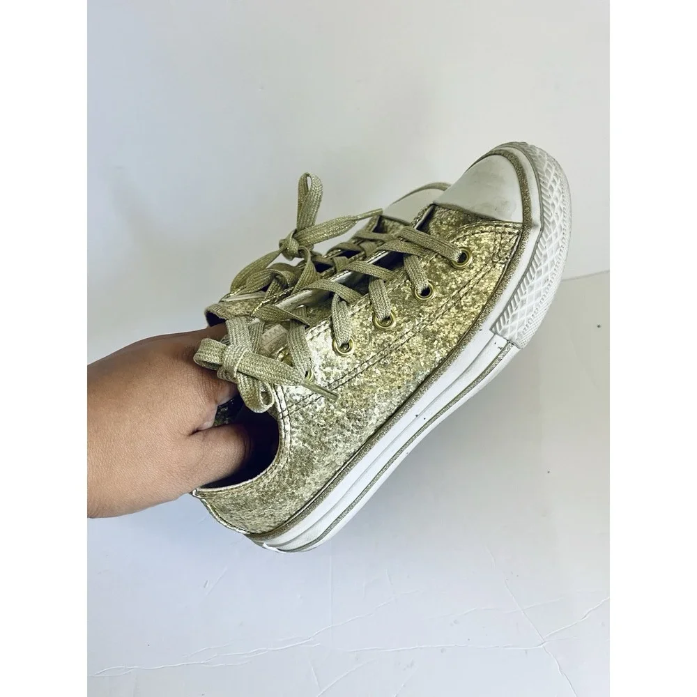 Converse Girls Chuck‎ Taylor All Star Sneakers Size 1y Glitter GoldLow Top